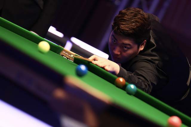 而是年轻人 而是年轻人