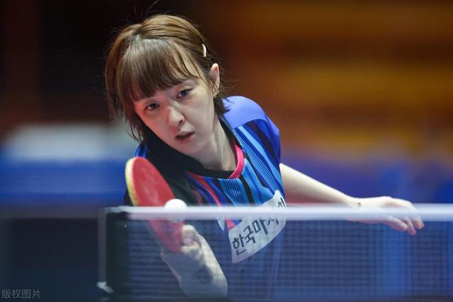 足球场上有 足球场上有