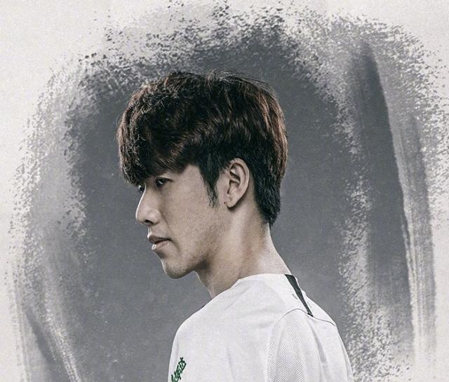 持球人随即 持球人随即